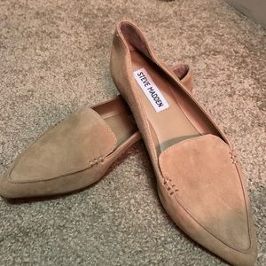 Steve Madden point flats